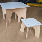 Stolik dziecięcy + 2 taborety Rondo: zestaw nowy