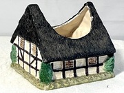 Osłonka na doniczkę, wiejska chata/domek. 