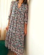 Sukienka długa letnia maxi kwiaty kwiatuszki z dekoltem Pull & Bear S