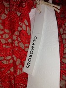 Piękna czerwona sukienka firmy GLAMOUROUS