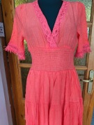 Koralowa sukienka z koronką gipiurą r. SM