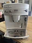 Ekspres do kawy DeLonghi Magnifica uszkodzony