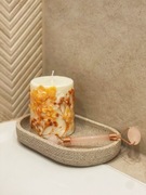 Unikalna świeca botaniczna z suszonymi kwiatami