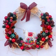 Czerwony zielony wianek świąteczny Boże Narodzenie rękodzieło konik