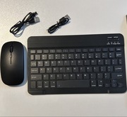 Bezprzewodowy zestaw składający się z klawiatury i myszy.