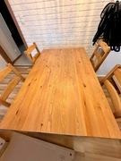 Stół do jadalni i 4 krzesła 