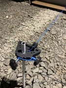 Urządzenie pomocnicze do sznurka