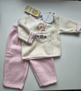 Śliczny komplet niemowlęcy dla dziewczynki 0 -3 miesięcy. Gratis body.