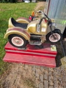 Retro Automat Bujak dla Dzieci –Klasyczny Motocykl/Trójkołowiec. USZKODZONY