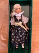 Lalka w stroju regionalnym z porcelany