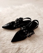 Piękne lakierowane czarne buty na płaskim obcasie ze sprzączkami 38