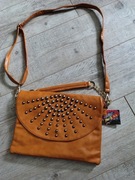 Nowa ruda torebka z ćwiekami na ręki o na ramię