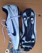 Nike  wkręty aluminiowe 