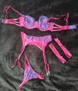 Seksowny zestaw bielizny 4 elementy biustonosz stringi pas rozmiar S