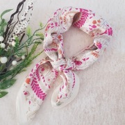 Piękna apaszka we wiosennych kolorach gawroszka  chusta 