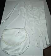 Torebka I rękawiczki komunijne z perełkami