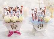 Box na pierwszą komunię świętą z czekoladkami i różami mydlanymi