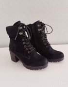 Czarne buty kozaki na obcasie wiązane ocieplane Clara Barson rozmiar 36