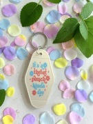 Brelok „It’s a throat punch kinda day” – retro motelowy