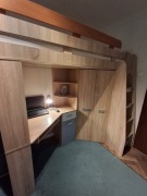 Łóżko piętrowe z biurkiem i szafą 