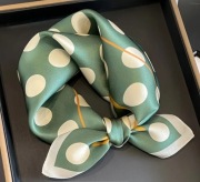 Apaszka chusta gawroszka klasyczna 68x68cm vintage satynowa gładka