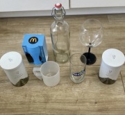 przybory kuchenne kubki szklanki kielichy i tym podobne