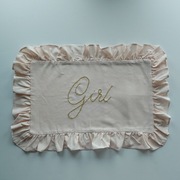 Poszewka lniana ze złotym haftem 