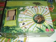 DINOZAURY okrągłe puzzle 63 elem. + plakat + karty