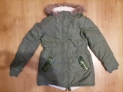 Zimowa kurtka ocieplana z futerkiem roz. 146/152