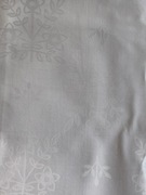 Białe błękitny obrus wytłaczany w kwiaty wintage PRL