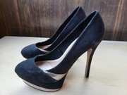 Damskie zamszowe czółenka ze złotą wstawką