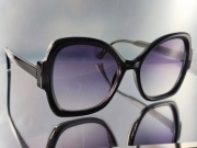 czarne gradientowe okulary przeciwsłoneczne w retro stylu z etui 