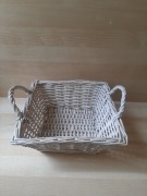 Koszyczek tacka wiklinowa lakierowana z uchwytami 23cm x 23cm x 15cm