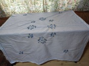 Ręcznie haftowany obrus 150x120