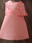 Sukienka łososiowa krótka trapezowa ozdobne rękawy 42 Forti