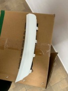 Listwa atrapy biała Mercedes AMG V167 