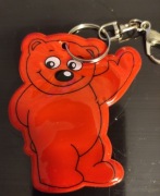 Miś odblaskowy brelok czerwony.