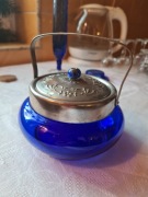 Cukiernica niebieskie szkło i metal.