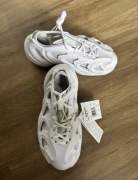 Snakersy Adidas adiFOM Q