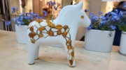 Figurka Konik  ceramiczny, ręcznie malowany zdobiony Bursztynem 