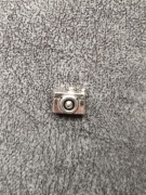 Charms do bransoletki srebrna: na prezent dla podróżujących aparat 