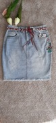 jeansowa spódniczka, piękny haft i napisz z tyłu, kieszenie, rozmiar M