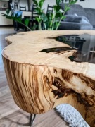 Stolik w loftowym stylu - pień z żywicą epoksydową