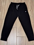 Ciepłe spodnie dresowe czarne 4F r.152