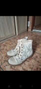Buty zamszowe z koronką 