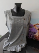 Bluzka o luźnym kroju z kwadratowym dekoltem – plisowany design 