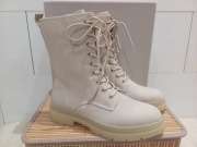 damskie beżowe botki marki Tamaris roz. 39 wkładka 25,5 cm nowe