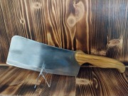 stary tasak z drewnianą rękojeścią