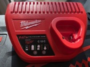 Oryginalna ładowarka Milwaukee M12