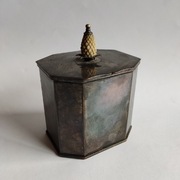 Stara cukiernica pojemnik na herbatę z ananasem XX wiek 1957 Robert Ensko